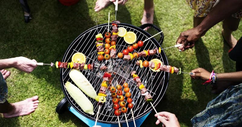 Barbecue, plancha, four : combien votre cuisine d'été coûte-t-elle vraiment en Belgique ?